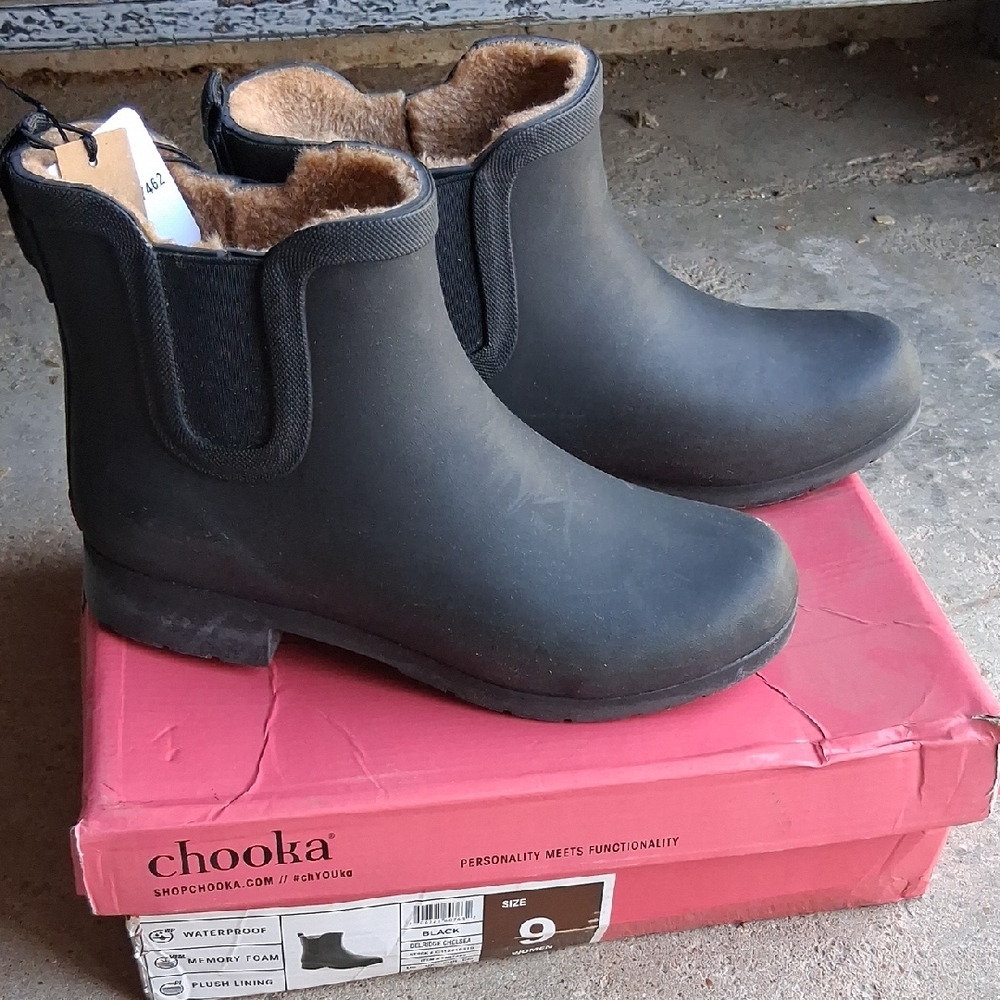 NWT Womens Chooka Black Waterproof Deldridge Chelsea Rain Boots w/ Plush Lining